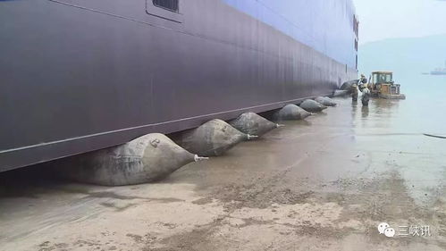 多圖曝光143米“河?！毕滤?，場面霸氣！船舶上排下水氣囊顯神威